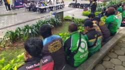 Curhat Ojol di Bogor ke Polisi, Khawatir Keluar Malam karena Gengster<