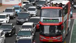 Jalan-Jalan Keliling Jakarta Naik Bus Tingkat Atap Terbuka