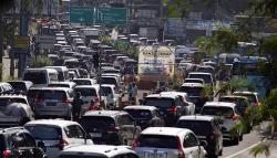 Kemacetan Panjang Menuju Jalur Wisata Puncak Bogor pada Sabtu Siang
