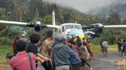 Evakuasi Pesawat Tergelincir Libatkan Warga Beoga, Penyebab Masih Diselidiki