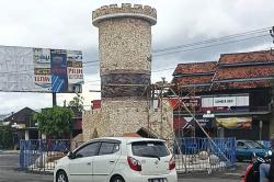Kembalikan Fungsi Trotoar, Satpol PP Gunungkidul Tertibkan PKL di Seputar Tugu Tobong 