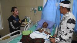 Pensiunan TNI Jadi Korban Jalan Berlubang di Purwakarta, Lengannya Patah<