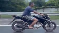Pemotor Vixion Nekat Terobos Jalan Tol Jakarta-Cikampek, Tertangkap usai Mogok<