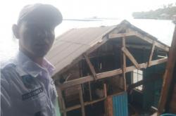 2 Rumah Warga di Natuna Roboh Diterjang Angin Kencang