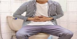 5 Cara Mengatasi BAB Keras, Ternyata Bukan Cuma Makan Buah Pepaya