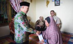 Bupati Rejang Lebong Salurkan Bantuan untuk Warga Terdampak Kebakaran dan Sambaran Petir