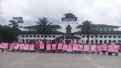 Orang Tua Siswa SDN Pocin 01 Depok Geruduk Gedung Sate, Desak Ridwan Kamil Batalkan Penggusuran<