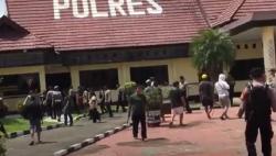 Warga Tewas Tertembak Polisi, Mapolres Malinau Digeruduk Massa Bawa Sajam