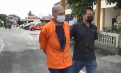 Suntikan Silikon ke Payudara kepada 2 Wanita hingga Keluarkan Nanah, Waria Ini Ditangkap