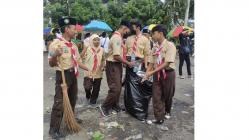 Potret Pasukan Semut Bantu Bersihkan Sampah di Puncak Resepsi 1 Abad NU