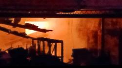 Toko Perabotan di Batu Bara Ludes Terbakar, Ratusan Warga Panik Takut Api Menjalar