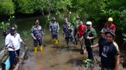 Lantamal VIII Tanam Ribuan Mangrove di Palaes Minahasa Utara<