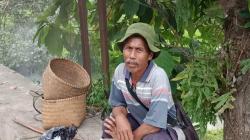 Kisah Pedagang Emperan di Sumedang Sekolahkan Anak hingga Perguruan Tinggi