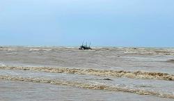 Cuaca Buruk, Perahu Nelayan Tenggelam Dihantam Ombak di Perairan Pemalang<
