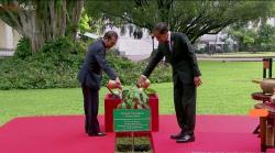 Presiden Jokowi Terima PM Timor Leste, Tanam Pohon Cendana di Istana Bogor