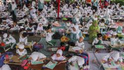 Ribuan Anak Paud dan TK di Semarang Cetak Rekor Mewarnai Logo NU