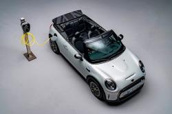 Mini Bikin Mobil Listrik Beratap Terbuka Pertama di Dunia, Dibuat Hanya 999 Unit
