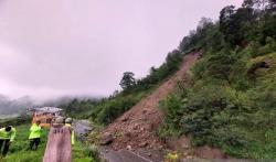  Tebing Lereng Gunung Lawu Longsor, Jalur Tawangmangu-Magetan Putus