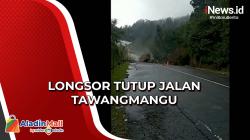 Detik-Detik Jalan Tembus Tawangmangu-Sarangan Tertimbun Tanah Longsor