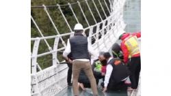 Viral Gubernur Khofifah Terpeleset saat Tinjau Jembatan Kaca Seruni Point Bromo
