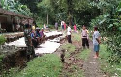 Cuaca Ekstrem, Sejumlah Titik di Gunungkidul Terendam Banjir dan Longsor<