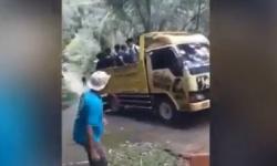 Truk Terguling di Jalur Tanjakan Curug Pletuk Banjarnegara, 7 Siswa SMK Luka