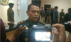 Danrem 091/ASN Perintahkan Anggota Tegur Warga yang Buang Sampah Sembarangan<