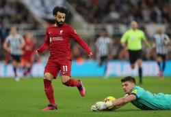 Nick Pope Bikin Blunder Konyol saat Lawan Liverpool, Tangkap Bola di Luar Kotak Penalti!