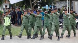 Seru, Lomba Baris Berbaris Hansip di KBB, Gaya Mereka Tak Kalah dengan Tentara