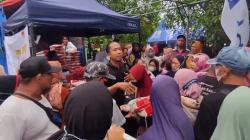 Ratusan Warga Cirebon Gigit Jari dan Kecewa Tak Dapat Beras Operasi Pasar Murah<