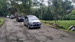 Jalan Majalengka Kota-Cikijing Rusak Parah, Warga Terpaksa Sisihkan Dana Servis Kendaraan<