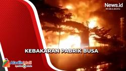 Kobaran Api Hanguskan Pabrik Busa di Cirebon