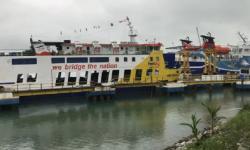 Kapal Tujuan Anambas dan Natuna Tunda Pelayaran akibat Gelombang Tinggi hingga 7 Meter <