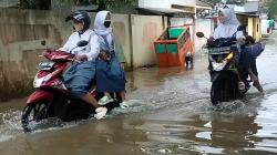 Kompleks Perumahan Pahlawan di Indramayu Terendam Banjir, Aktivitas Warga Terganggu 