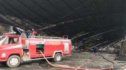 Kebakaran Pabrik Kasur Busa di Pantura Cirebon Padam, 8 Kawat SUTT Putus