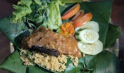 Menikmati Sensasi Iga Bakar Bumbu Kacang di Pengging Boyolali, Rasanya Manis Gurih