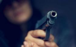 Pencuri Beringas Serang Polisi di Karawang, Tersangka Roboh dengan Satu Tembakan<