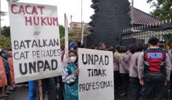  Puluhan Peserta Seleksi Perangkat Desa di Kudus Demo Tuntut Tes Ulang, Ini Alasannya