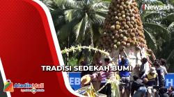 Warga Jember Berebut Gunungan Durian dalam Tradisi Sedekah Bumi