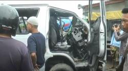 Elf Rombongan Santri Rembang Tabrak Truk Parkir di Jalur Pantura, 8 Orang Luka Parah<