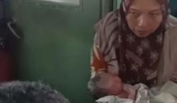 Dramatis, Ibu Melahirkan Bayi dalam Kamar Mandi Kapal yang Berlayar ke Bengkalis