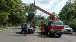 Mendadak Pindah Lajur, Pengendara Motor Tertabrak Mobil di Salatiga