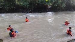 Mandi di Pinggir Sungai, Wanita Lansia di NTB Hilang Terbawa Arus