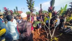 Suasana Haru Selimuti Pemakaman Pelajar di Bogor Tewas Dibacok saat Menyeberang<