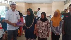 Partai Perindo Sulteng dan Relawan Merah Putih Bagikan Sembako ke Penghuni Huntara di Palu