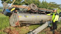 Kecelakaan di Tol Cipali Hari Ini, Truk Tangki Terbalik, 4 Warga Wonogiri Luka