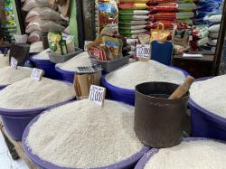 Harga Beras Bulog Naik Jelang Ramadan, Tembus Rp10.000 per Kg<