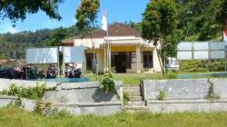 Kantor Desa Panggalih Garut dan 3 Rumah Warga Rusak Berat akibat Pergerakan Tanah<