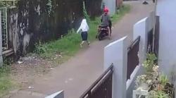Siswi SMP di Makassar Jadi Korban Jambret di Depan Sekolah, Terekam CCTV