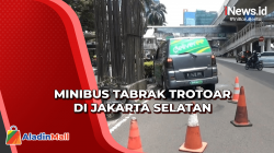 Sopir Ngantuk, Minibus Tabrak Trotoar di Jakarta Selatan
